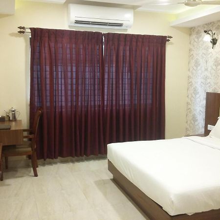 Hotel Mahalakshmi Residency กอลลูร์ ภายนอก รูปภาพ