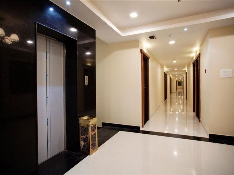 Hotel Mahalakshmi Residency กอลลูร์ ภายนอก รูปภาพ