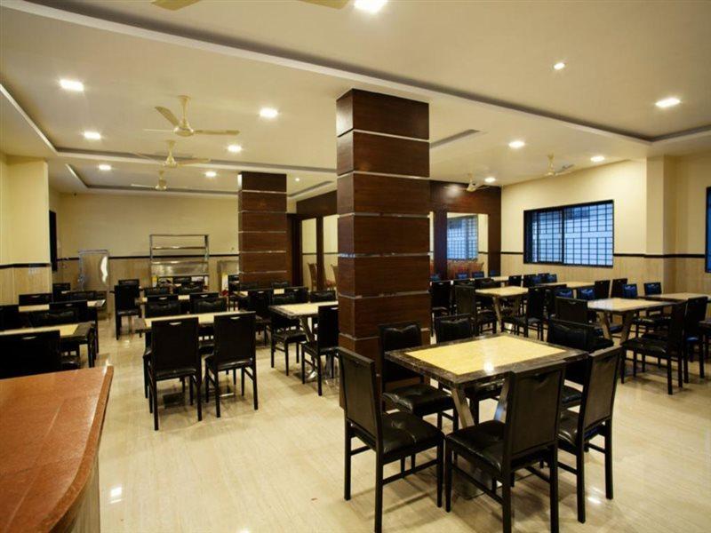 Hotel Mahalakshmi Residency กอลลูร์ ภายนอก รูปภาพ