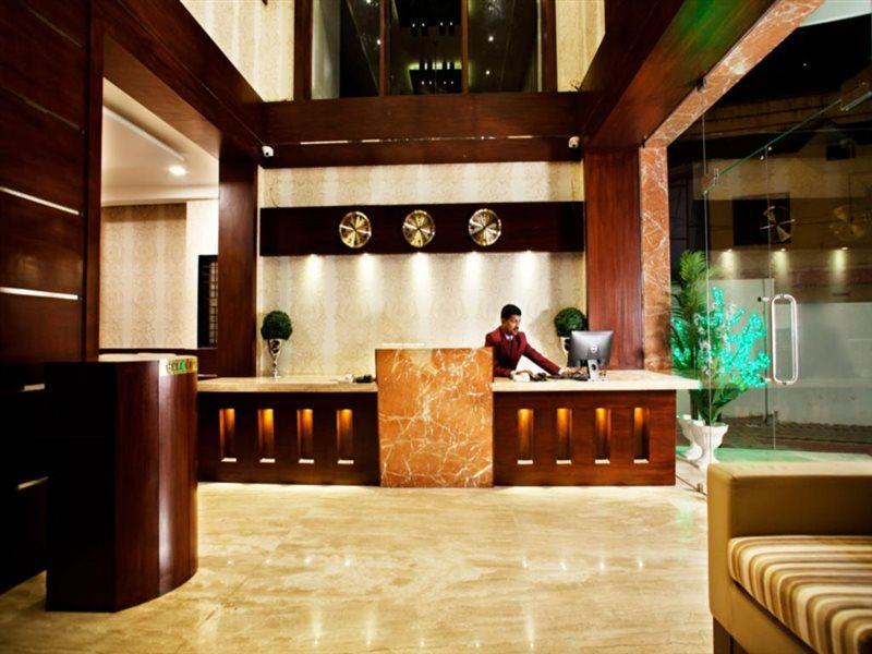 Hotel Mahalakshmi Residency กอลลูร์ ภายนอก รูปภาพ
