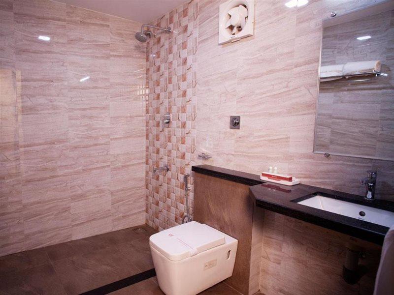 Hotel Mahalakshmi Residency กอลลูร์ ภายนอก รูปภาพ