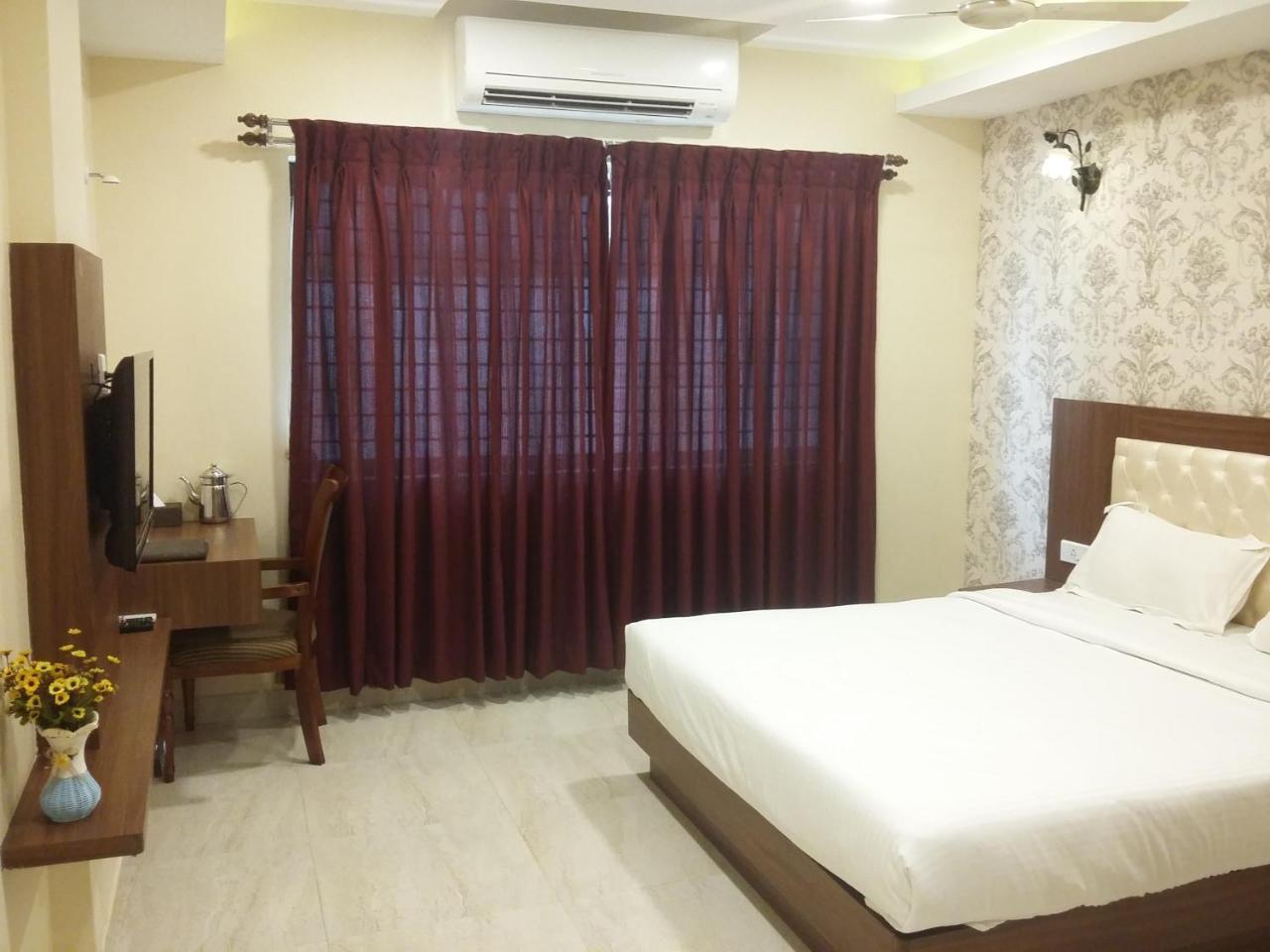 Hotel Mahalakshmi Residency กอลลูร์ ภายนอก รูปภาพ