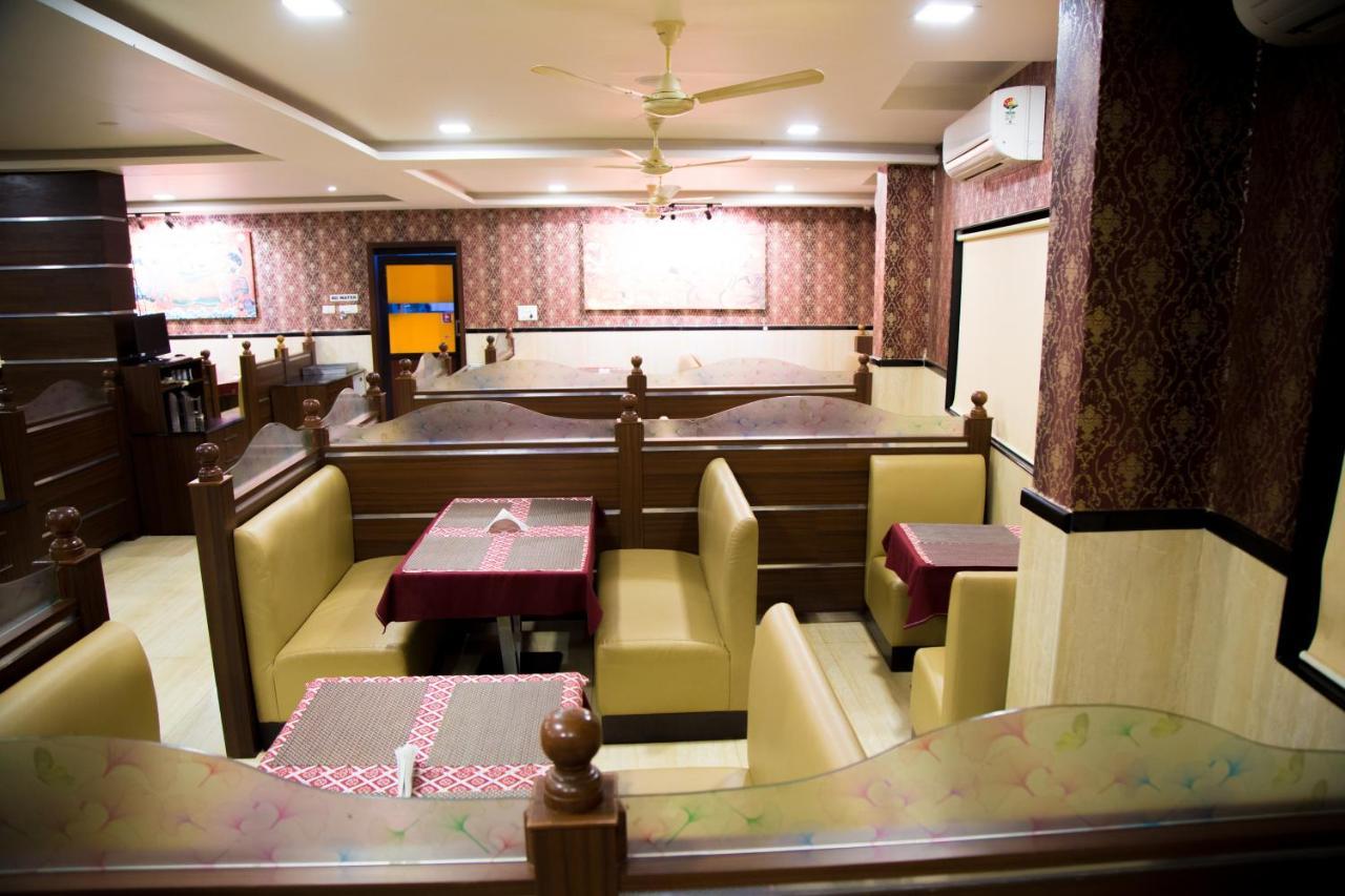 Hotel Mahalakshmi Residency กอลลูร์ ภายนอก รูปภาพ