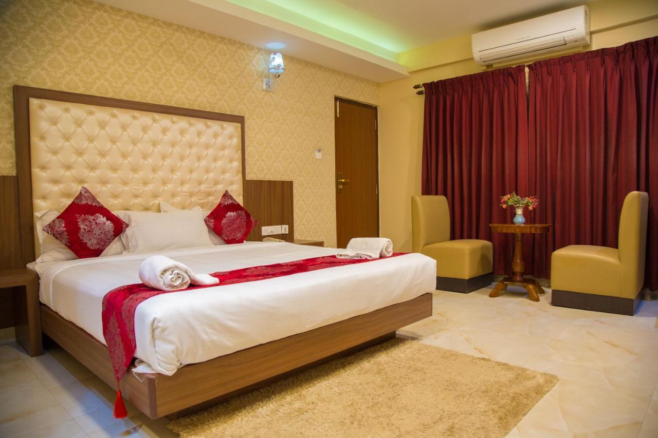 Hotel Mahalakshmi Residency กอลลูร์ ภายนอก รูปภาพ