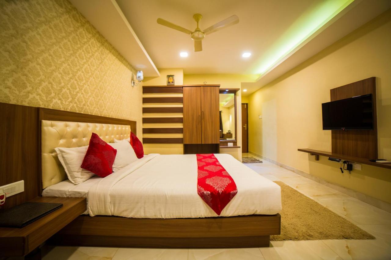 Hotel Mahalakshmi Residency กอลลูร์ ภายนอก รูปภาพ