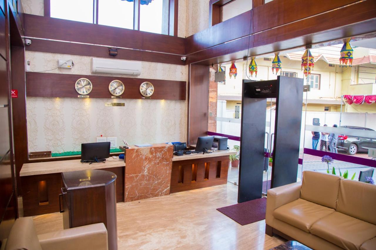 Hotel Mahalakshmi Residency กอลลูร์ ภายนอก รูปภาพ